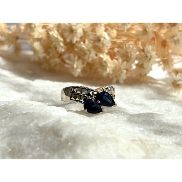 Blue Sapphire & Marcasite Accented 925 Sterling Silver Vintage Ring - sz 6.75 - Picture 11 of 13
